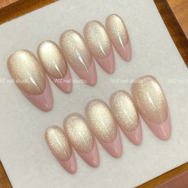 Floating Leap Gold Handmade Nail-Wearing French Powder Cats Eye Almond ปรับแต่งเล็บแพทช์