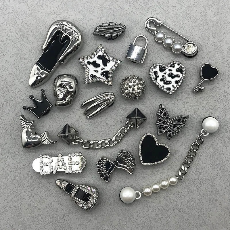 รองเท้าแตะแฟชั่น อุปกรณ์เสริม, Crocs Jibbitz Charms, jibbitz Set, อุปกรณ์รองเท้าโลหะพังก์โลหะเนื้อเงิน