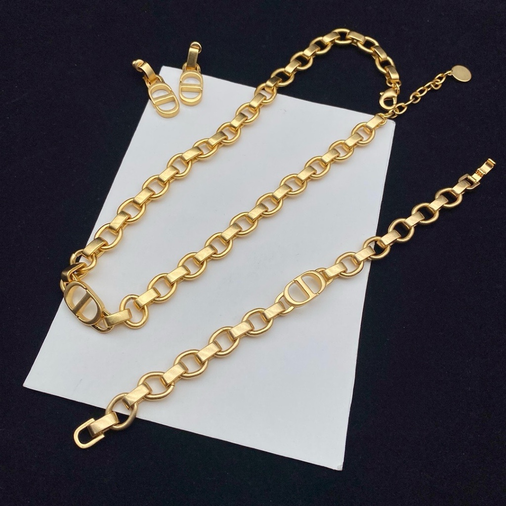 จดหมาย ง ต่างหู/สร้อยข้อมือ/สร้อยคอ ใหม่ วัสดุโลหะผสมทองเหลืองแบบเดียวกัน แฟชั่น ความสง่างามอันสูงส่ง ที่น่าตื่นตาตื่นใจของโชคที่ได้พบกับคุณ