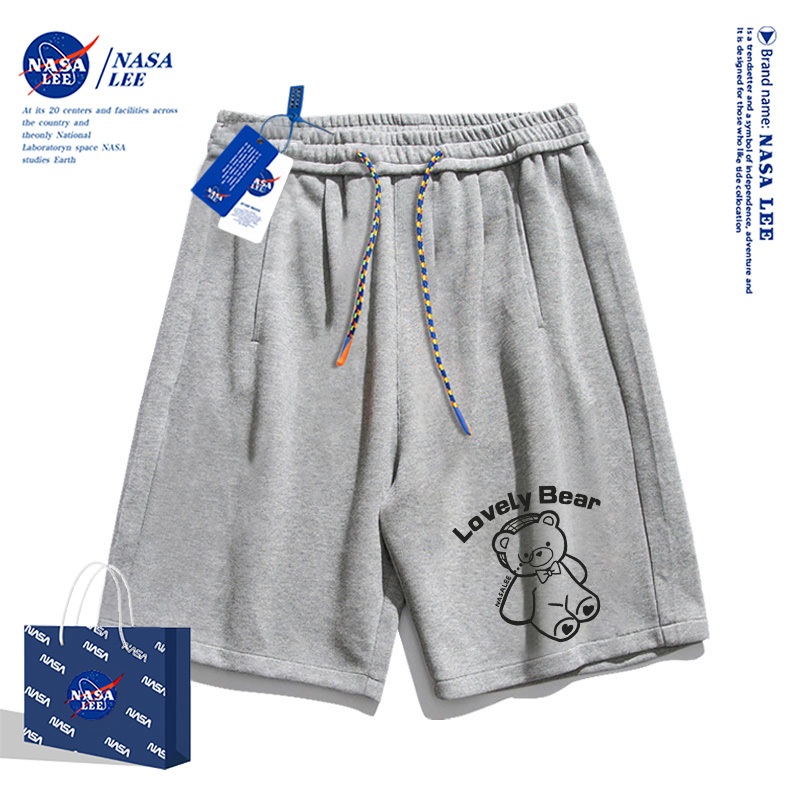 【มีสินค้า】กางเกงขาสั้นสีขาวลายหมีน่ารักจาก NASA รุ่นใหม่ปี 2025 สำหรับเด็กผู้ชาย ฤดูร้อน สไตล์แฟชั่น
