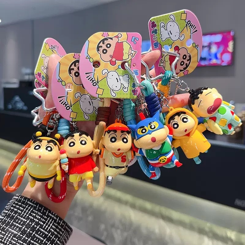 พวงกุญแจเครยอนชินจังไฟฟ้าแท้ น่ารักและตลก พวงกุญแจตุ๊กตา 3D Shin chan ของขวัญพร้อมสต็อก