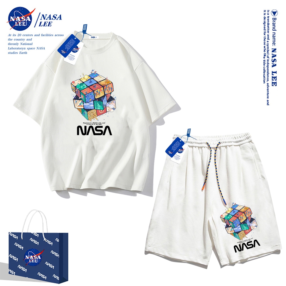 ชุดออกกำลังกายผู้ชายปี 2025 เสื้อยืดแขนสั้น Nasa สำหรับฤดูร้อน กางเกงขาสั้นผ้าฝ้ายทรงหลวม สไตล์เรียบง่ายและทันสมัย เหมาะสำหรับทั้งผู้ชายและผู้หญิง