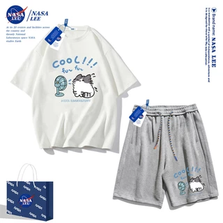 ชุดออกกำลังกายผู้ชายปี 2025 เสื้อยืดแขนสั้น Nasa สำหรับฤดูร้อน กางเกงขาสั้นผ้าฝ้ายทรงหลวม สไตล์เรียบง่ายและทันสมัย เหมาะสำหรับทั้งผู้ชายและผู้หญิง