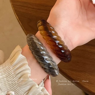 อะคริลิจาง ๆ ผิดปกติเปิดสร้อยข้อมือผู้หญิงเกาหลีสร้อยข้อมือที่เรียบง่ายความรู้สึกระดับสูงเครื่องประดับมือขายส่ง