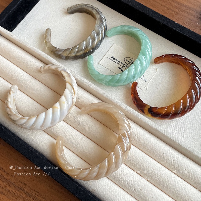 อะคริลิจาง ๆ ผิดปกติเปิดสร้อยข้อมือผู้หญิงเกาหลีสร้อยข้อมือที่เรียบง่ายความรู้สึกระดับสูงเครื่องประดับมือขายส่ง - รูปที่ 2