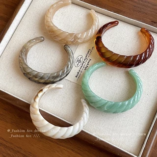 อะคริลิจาง ๆ ผิดปกติเปิดสร้อยข้อมือผู้หญิงเกาหลีสร้อยข้อมือที่เรียบง่ายความรู้สึกระดับสูงเครื่องประดับมือขายส่ง