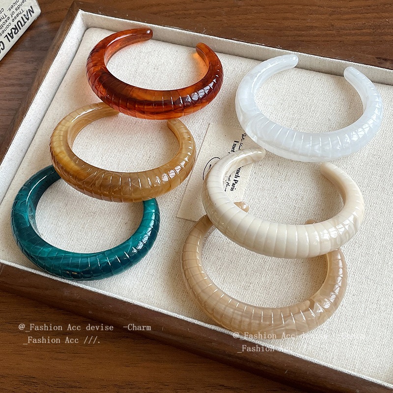 อะคริลิจาง ๆ ผิดปกติเปิดสร้อยข้อมือผู้หญิงเกาหลีสร้อยข้อมือที่เรียบง่ายความรู้สึกระดับสูงเครื่องประดับมือขายส่ง - รูปที่ 5