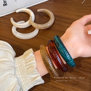 อะคริลิจาง ๆ ผิดปกติเปิดสร้อยข้อมือผู้หญิงเกาหลีสร้อยข้อมือที่เรียบง่ายความรู้สึกระดับสูงเครื่องประดับมือขายส่ง