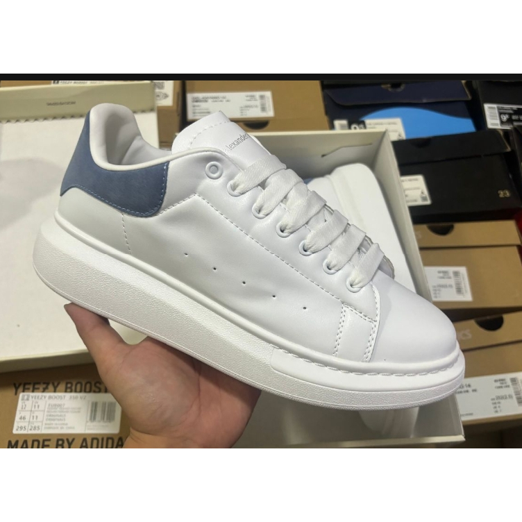 Alexander McQueen รองเท้าผ้าใบหางหนังสีดําสําหรับทั้งชายและหญิงคลาสสิกอเนกประสงค์ Anti Fouling ริ้วรอย Soft Cowhide รองเท้าผู้หญิงแฟชั่น