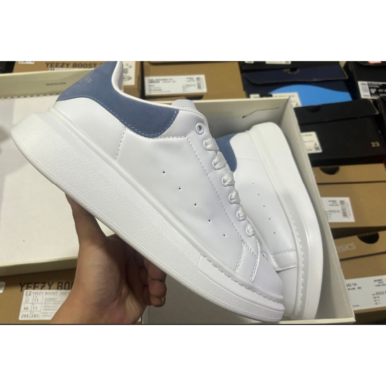 Alexander McQueen รองเท้าผ้าใบหางหนังสีดําสําหรับทั้งชายและหญิงคลาสสิกอเนกประสงค์ Anti Fouling ริ้วรอย Soft Cowhide รองเท้าผู้หญิงแฟชั่น