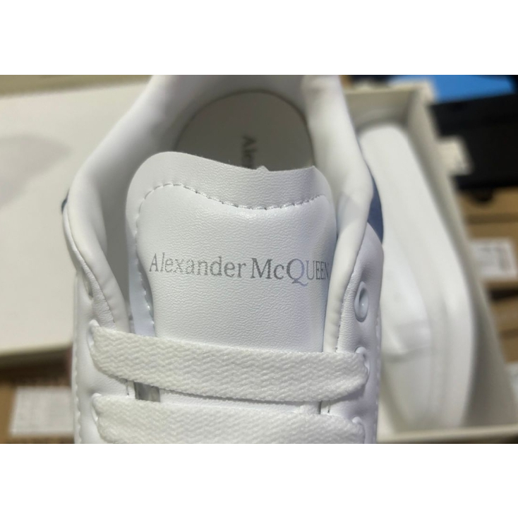 Alexander McQueen รองเท้าผ้าใบหางหนังสีดําสําหรับทั้งชายและหญิงคลาสสิกอเนกประสงค์ Anti Fouling ริ้วรอย Soft Cowhide รองเท้าผู้หญิงแฟชั่น