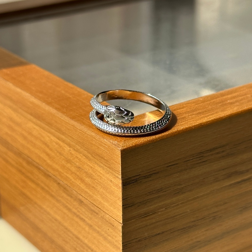 Love2Self J129 เงินงู - Minimalist แฟชั่น Retro แหวนผู้ชายงูเงินเปิดแหวนปรับได้