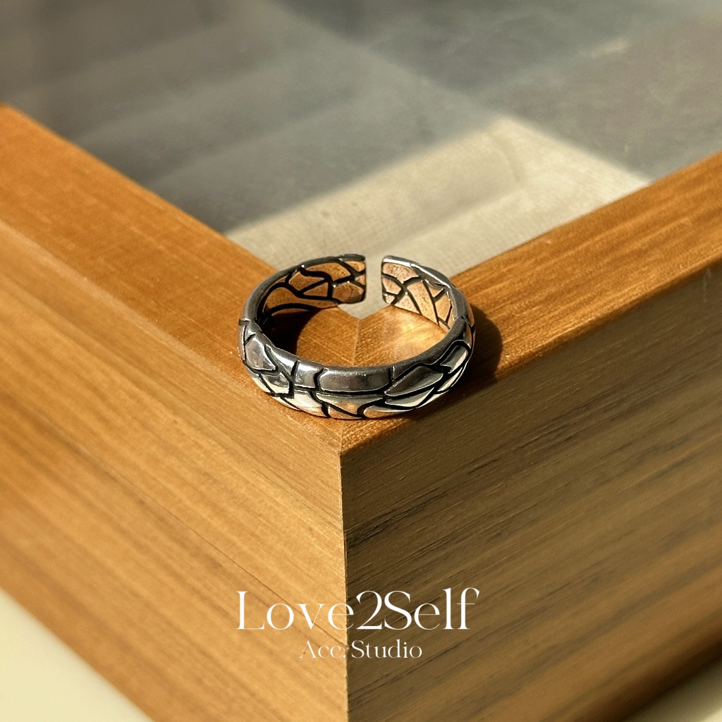 Love2Self หนังงู - แฟชั่นฮิปฮอปผู้ชายแหวนแหวนเงินไทยสําหรับผู้ชายแหวนปรับ J133