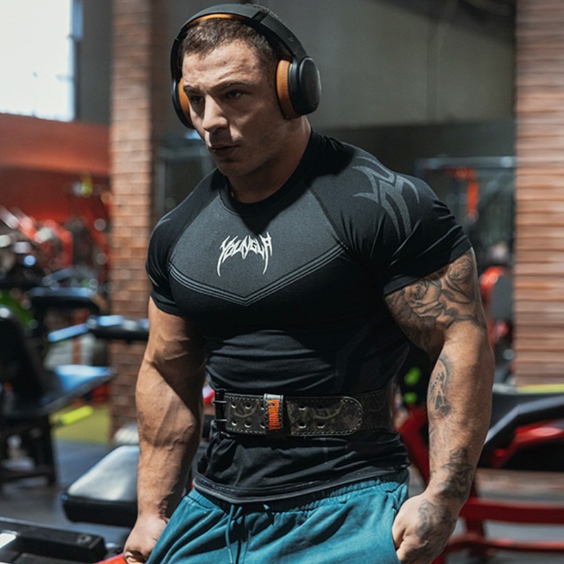 Youngal ผู้ชายยืดฟิตเนสกีฬาเสื้อยืดการฝึกอบรมแน่นวิ่งแขนสั้น S-3XL Plus ขนาด - รูปที่ 2