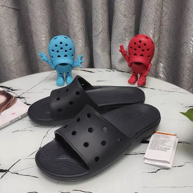 CROCS จระเข้ รองเท้าแตะคลาสสิกรองเท้าแตะ จระเข้ เหมาะสําหรับผู้ชายและผู้หญิงรองเท้าแตะกลางแจ้งรองเท้าแตะในร่ม
