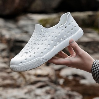 ฤดูร้อนใหม่คู่รองเท้าแตะระบายอากาศสบายและรองเท้าลําลองลุยน้ํ…