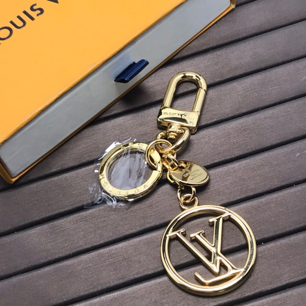 2025 ใหม่ lv พวงกุญแจ ตัวอักษรวงกลม ทองเหลือง เงินสเตอร์ลิง 925 เข็มเงิน