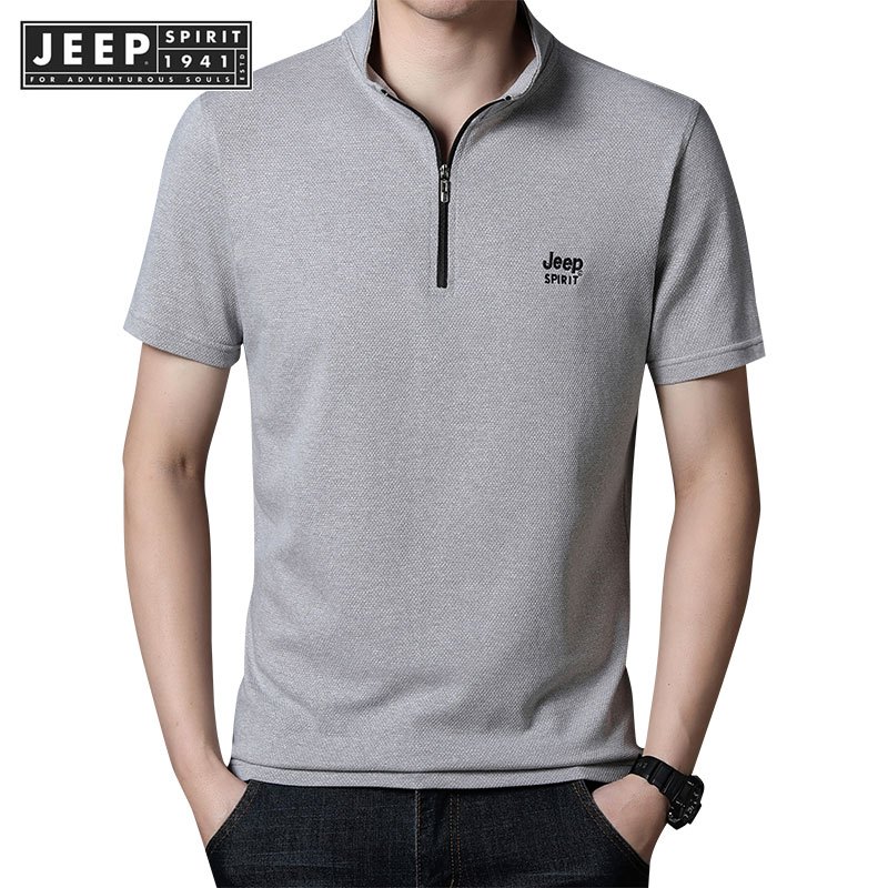 Jeep SPIRIT 1941 ESTD เสื้อยืดแขนสั้นคอวีทรงหลวมสําหรับผู้ชายครึ่งซิป