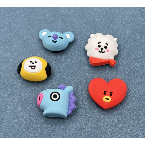 Crocs Jibbitz, Crocs Charms, อุปกรณ์รองเท้า, เครื่องรางที่ปรับแต่งได้, Jibbitz BT21 น่ารัก
