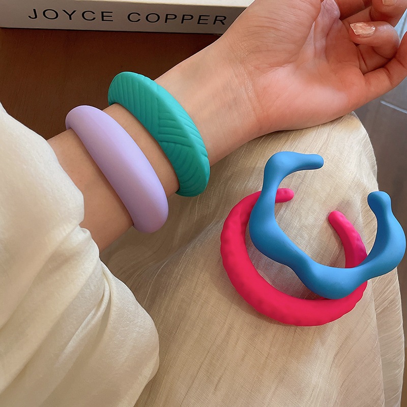 เส้นไม่สม่ําเสมอสร้อยข้อมือ dopamine รูปตัว C niche บุคลิกภาพสร้อยข้อมือแฟชั่นเรียบง่ายทุกอย่างพร้อมความรู้สึกสูงของเครื่องประดับมือหญิง