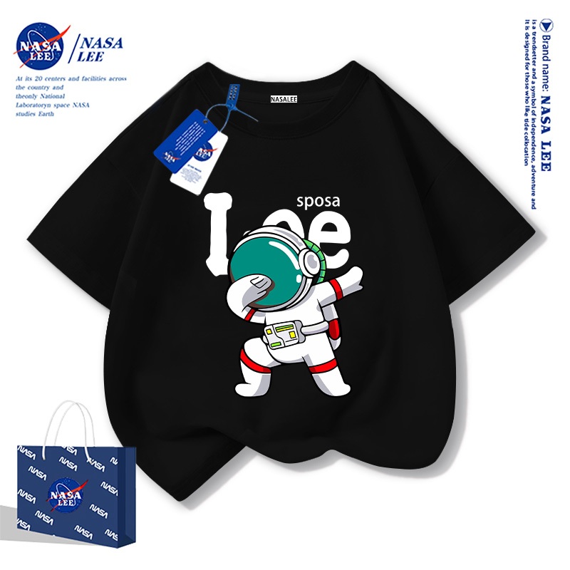 เสื้อยืดแขนสั้นสีดำคอตตอนล้วน NASA สำหรับเด็ก ลายรูปนักบินอวกาศ เทรนด์ใหม่ปี 2025 สำหรับเด็กผู้ชาย เสื้อแฟชั่นใส่ได้ทุกวัน