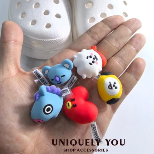 Crocs Jibbitz, Crocs Charms, อุปกรณ์รองเท้า, เครื่องรางที่ปรับแต่งได้, Jibbitz BT21 น่ารัก