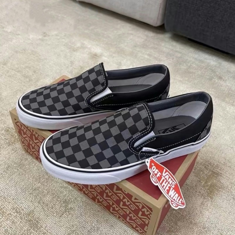 (จัดส่งที่รวดเร็ว) Slip-On Checkerboard White/Grey รองเท้าผ้าใบแบบสวม ขนาด 36-45