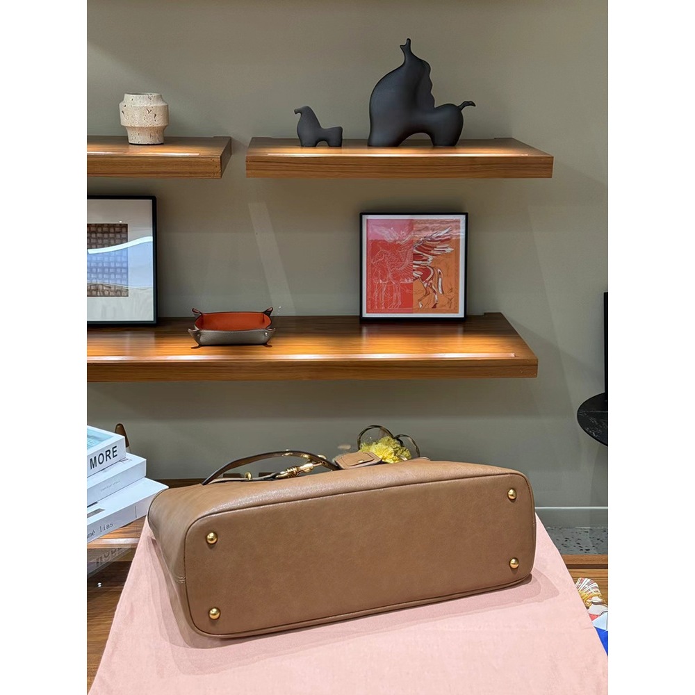 High-end ผักฟอก Cowhide แฟชั่นขนาดใหญ่ความจุกระเป๋าแฟชั่น Commuter กระเป๋า 2024 สไตล์ใหม่แบบพกพา Shou