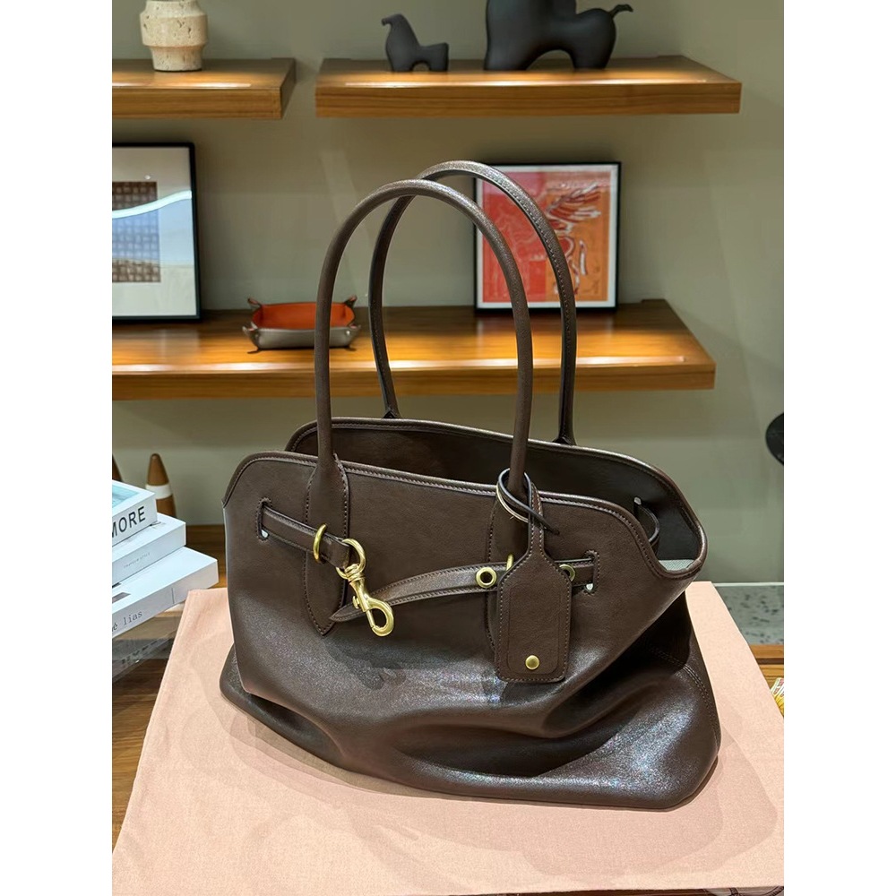 High-end ผักฟอก Cowhide แฟชั่นขนาดใหญ่ความจุกระเป๋าแฟชั่น Commuter กระเป๋า 2024 สไตล์ใหม่แบบพกพา Shou