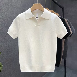 เสื้อโปโลแขนสั้นผู้ชายสำหรับฤดูร้อน สไตล์เรียบง่าย พร้อมให้เลือกสีดำ สีเทา และสีขาวเสื้อยืดผู้ชาย Men Clothing【COD】