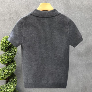 เสื้อโปโลแขนสั้นผู้ชายสำหรับฤดูร้อน สไตล์เรียบง่าย พร้อมให้เลือกสีดำ สีเทา และสีขาวเสื้อยืดผู้ชาย Men Clothing【COD】