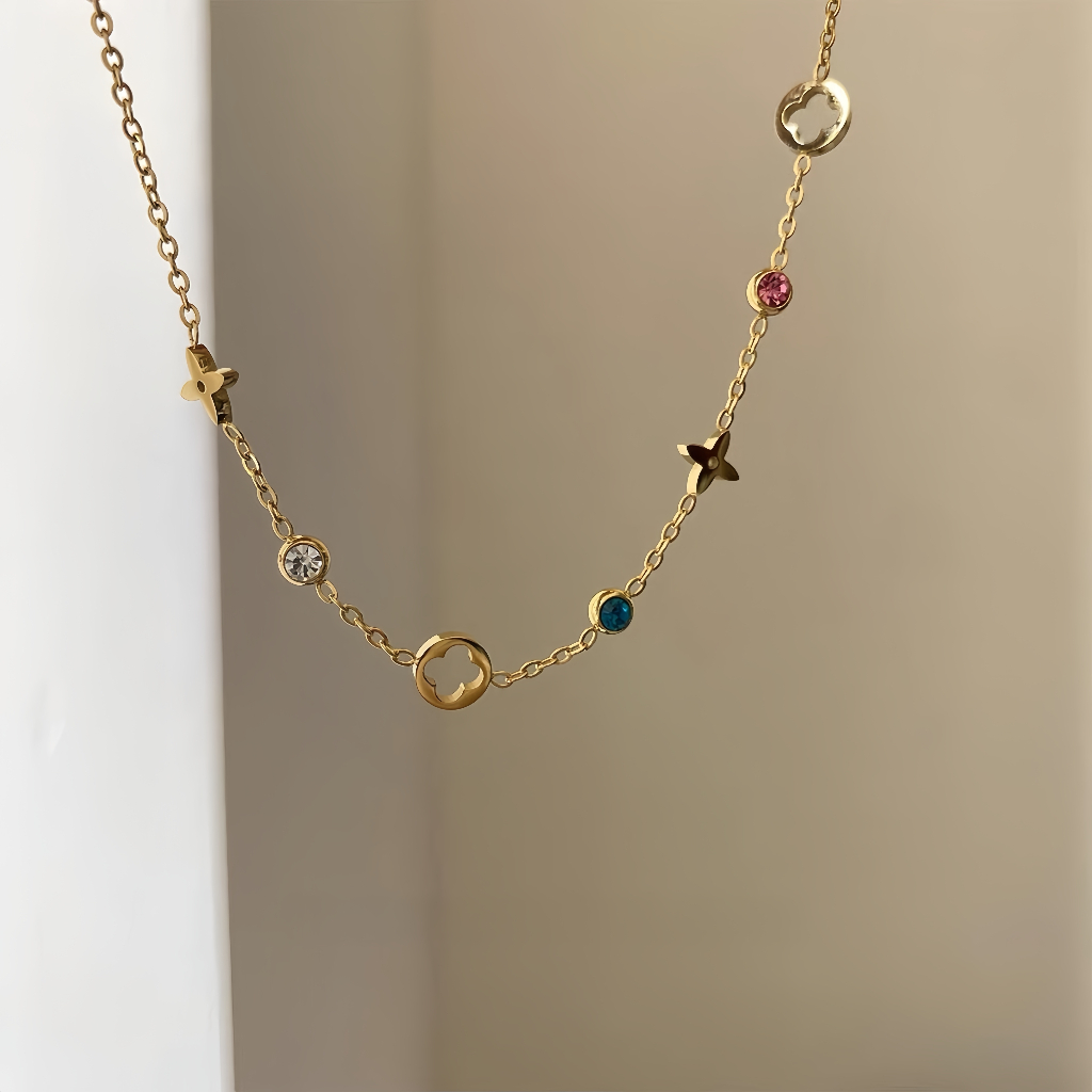 สร้อยข้อมือเหล็กไทเทเนียม Fade Light Luxury Four Leaf Clover สร้อยคอเพชรหลากสีสำหรับผู้หญิง สร้อยข้อมือเหล็กไทเทเนียม สร้อยข้อมือเหล็กไทเทเนียม