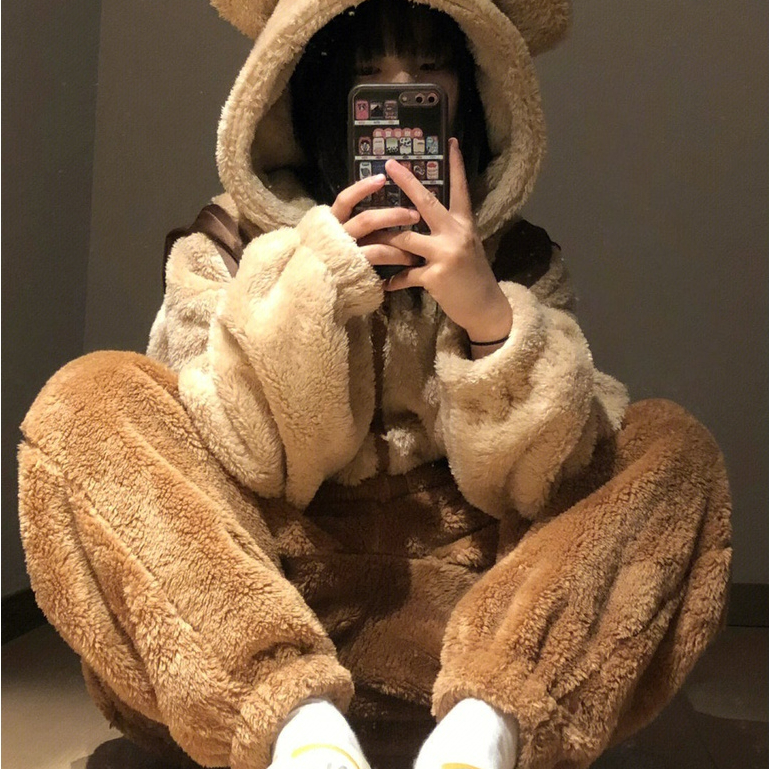 หมีน้อยขนแกะปะการังน่ารักชุดนอนชิ้นเดียวผู้หญิงหอพักรูปแบบใหม่ซับขนแกะหนาสักหลาดคลุมด้วยผ้าบ้าน