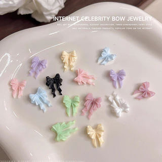 Rou Bao 2025 ใหม่ 50 ชิ้นเล็บริบบิ้นที่มีสีสันโบว์ฤดูร้อน Girly เรซิ่นเล็บ Art DIY Charms ตกแต่ง