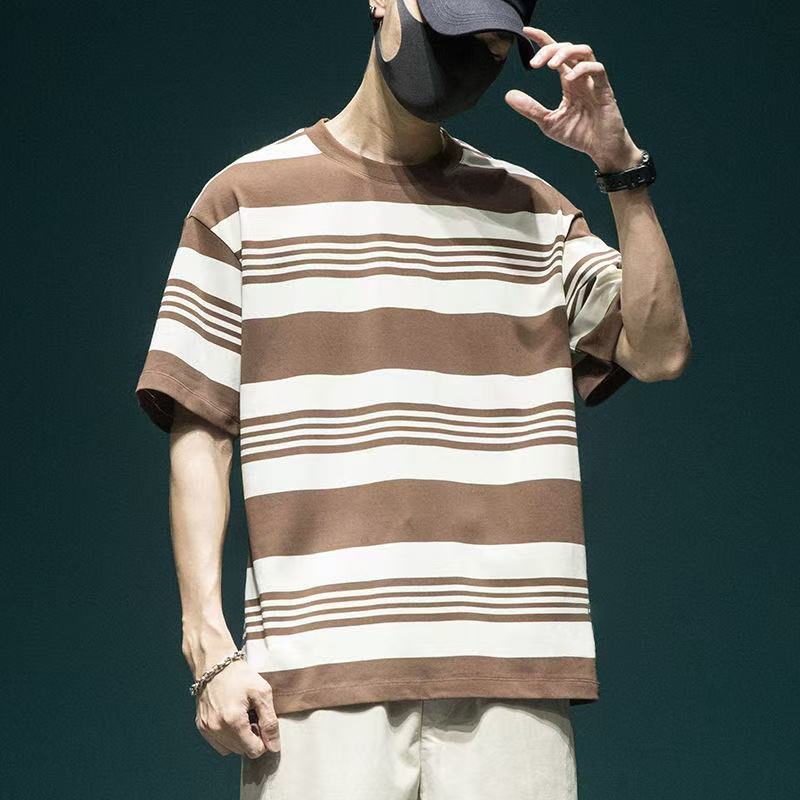 BECoolMan เสื้อยืดผู้ชาย คอกลม ลายเส้นคลาสสิก หลวมใส่สบาย แมทช์ลุคง่าย หล่อ สไตล์ไฮสตรีท