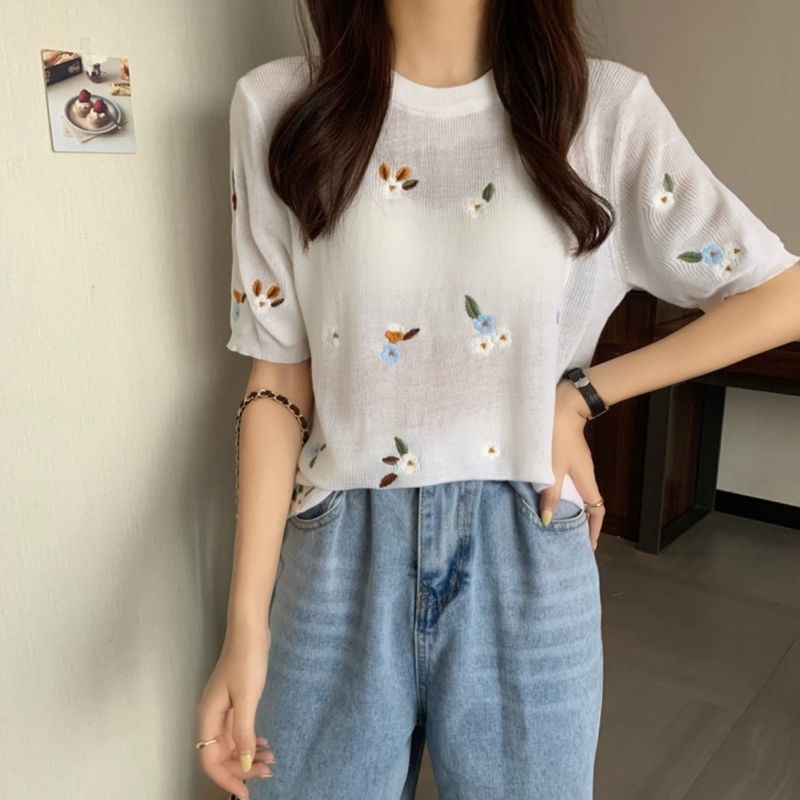 ใหม่ เสื้อยืด คอกลม แขนสั้น ปักลายดอกไม้ แฟชั่นฤดูร้อน สําหรับผู้หญิง