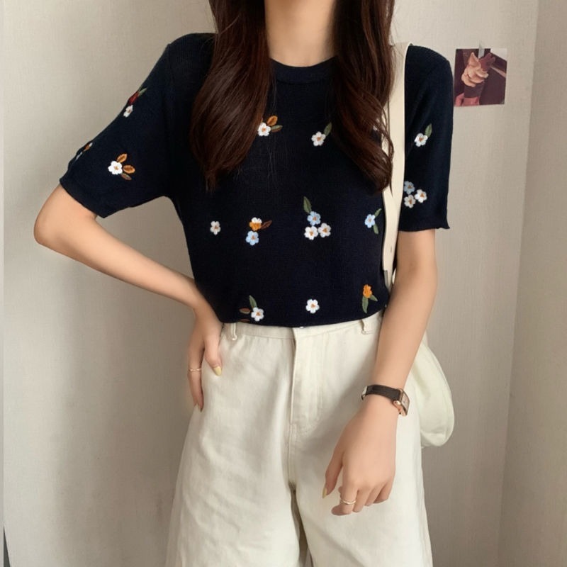 ใหม่ เสื้อยืด คอกลม แขนสั้น ปักลายดอกไม้ แฟชั่นฤดูร้อน สําหรับผู้หญิง