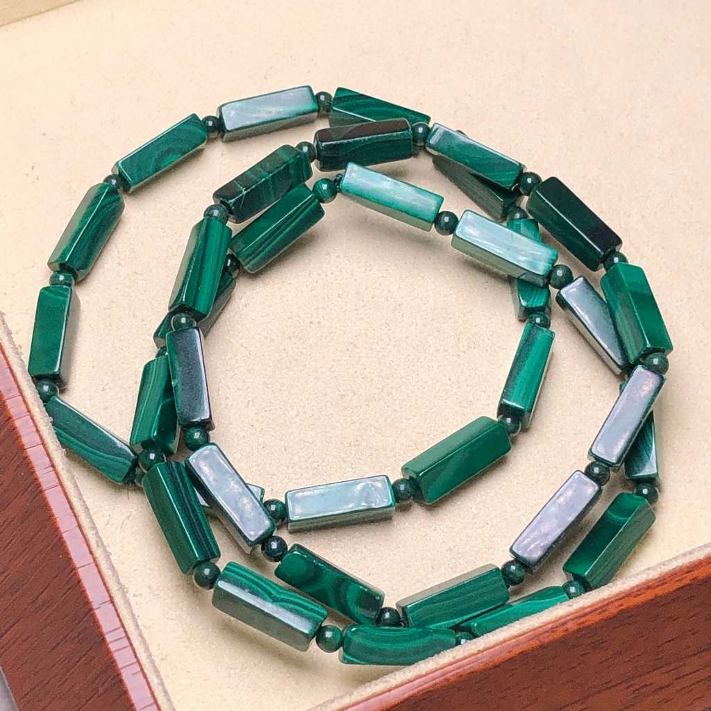 สร้อยข้อมือลูกปัด Malachite Barrel Natural 4*13mm - วิญญาณขนนกมรกต