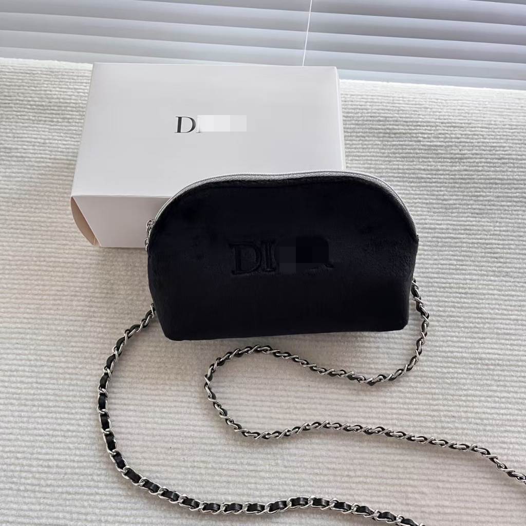 D * กระเป๋าแต่งหน้าสไตล์ใหม่ Revamped crossbody bag(Size: 18x11x6cm ความยาวโซ่: 120cm)