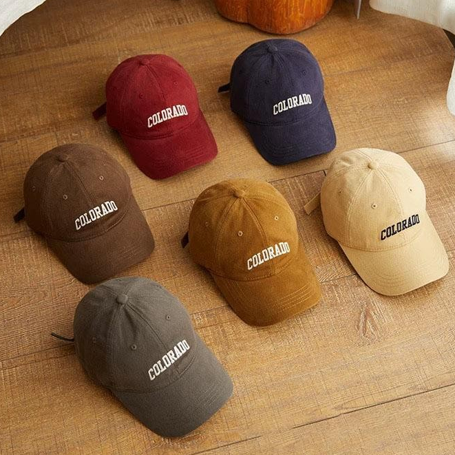 Miss_J พร้อมส่งจากกทม🎀 หมวกเบสบอลสไตล์เรโทรอเมริกัน หมวกปักตัวอักษรสีทึบ ปีกหมวกกว้าง