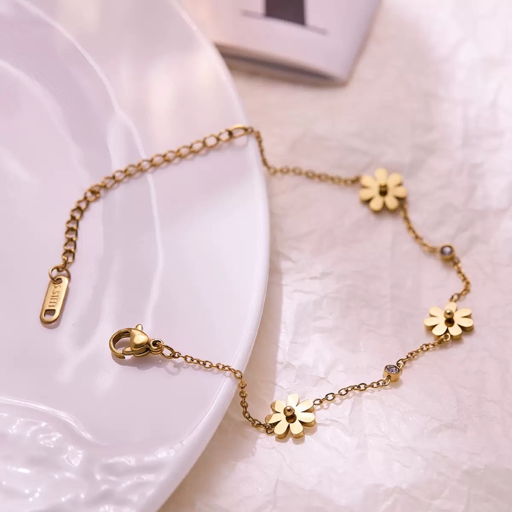 ญี่ปุ่นสไตล์เกาหลี Fresh Daisy Diamond-Studded 18K Gold Titanium Steel Bracelet สร้อยข้อมือรักษาสี