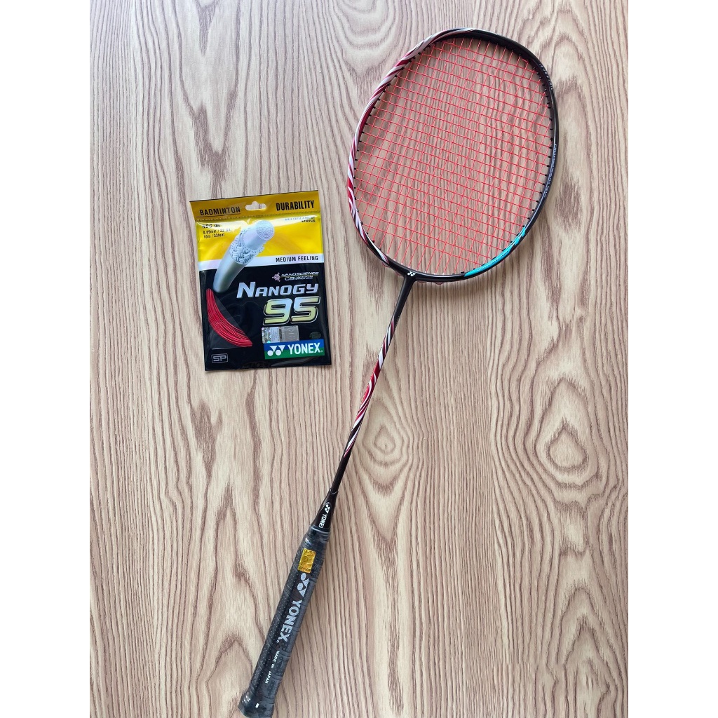 【จัดส่งในวันเดียวกัน】YONEX ไม้แบดมินตัน ASTROX 100 ZZ Red ไม้แบดมินตันคาร์บอนไฟเบอร์ความยืดหยุ่นสูง 