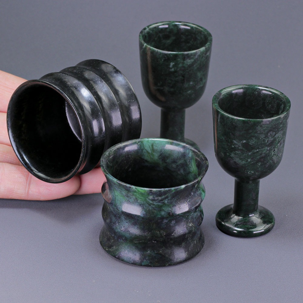 ถ้วยน้ําชาหยกธรรมชาติหยกสีเขียวเข้มลอยดอกไม้ถ้วยน้ําถ้วยหินขนาดเล็ก