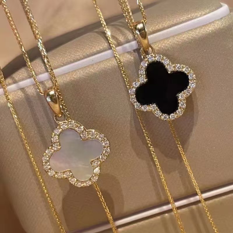 สไตล์เย็น Four-leaf Clover แฟชั่นกลิ่นหอมขนาดเล็กสไตล์ Classy สร้อยคอหรูหรา Niche ins กระดูกไหปลาร้าอินเทรนด์
