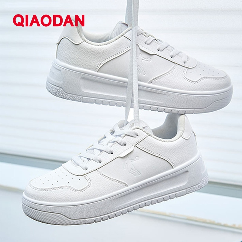 Qiaodan Mens รองเท้าลําลองเพิ่มอเนกประสงค์น้ําหนักเบาทนต่อการสึกหรอสบาย QXL053252552ร