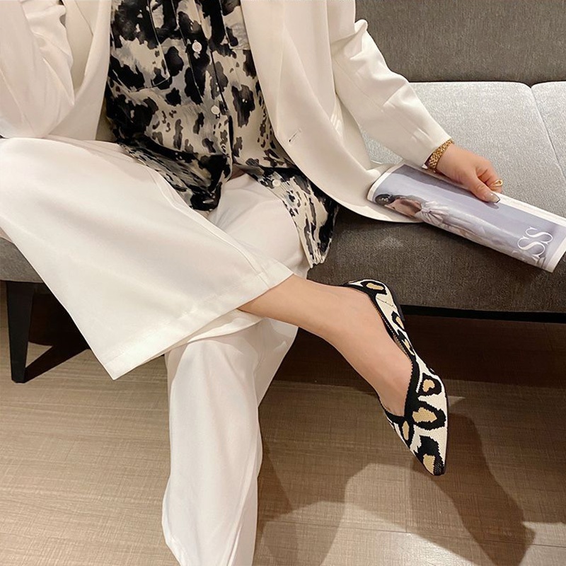 รองเท้าพิมพ์ลายเสือดาวผู้หญิงแฟชั่น All-Match Flat Pointed Toe Soft Sole