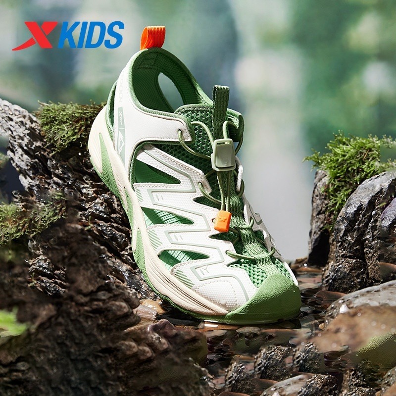 XTEP เด็กรองเท้าแตะแฟชั่น2025รองเท้าใหม่ลื่นระบายอากาศสําหรับเด็กชายและเด็กหญิง