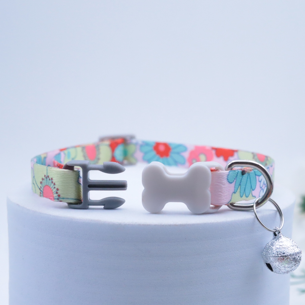 [แกะสลักฟรี] 16 สี ปลอกคอ รหัส แมวสัตว์เลี้ยงแบบกําหนดเองพร้อมกระดิ่ง อุ้งเท้าปรับได้ อุปกรณ์เสริมหัวเข็มขัดกระดูกพิมพ์ลายดอกเดซี่ - รูปที่ 4