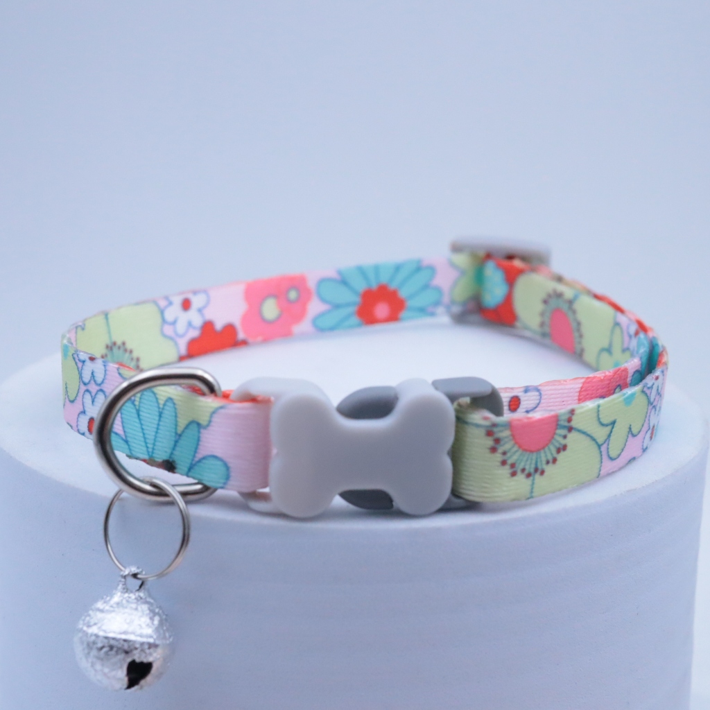 [แกะสลักฟรี] 16 สี ปลอกคอ รหัส แมวสัตว์เลี้ยงแบบกําหนดเองพร้อมกระดิ่ง อุ้งเท้าปรับได้ อุปกรณ์เสริมหัวเข็มขัดกระดูกพิมพ์ลายดอกเดซี่ - รูปที่ 3