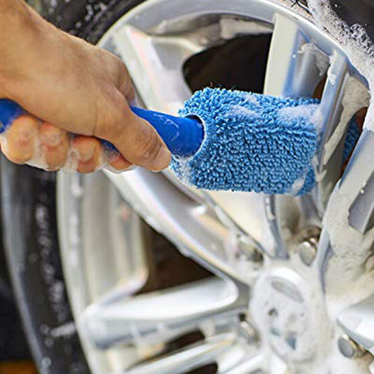 รถทําความสะอาดแปรงยางความงามอุปกรณ์ล้างรถแปรงไฟเบอร์ระงับด้ามยาวง่ายต่อการจัดเก็บแปรงแหวนเหล็ก